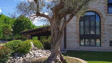 Classic House, 3 Bedrooms | Garden