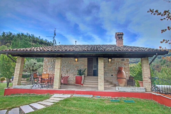 Exterior - Large Holiday Home in Cagli With Pool (Cagli)