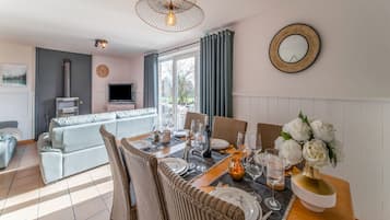 Classic House, 3 Bedrooms | Dining