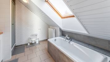 Classic House, 3 Bedrooms | Bathroom | Shower