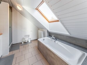 Classic House, 3 Bedrooms | Bathroom | Shower