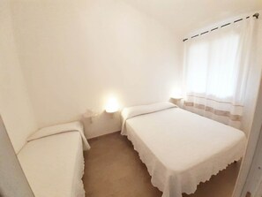 4 bedrooms, bed sheets - Simplistic Apartment in Olbia With Garden (Olbia)