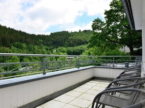 Classic Apartment, 3 Bedrooms | Balcony - Holiday Home in the Centre of Willingen With View (Willingen)