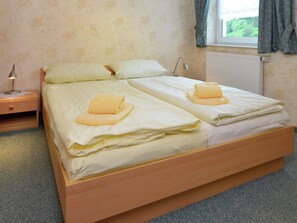 Comfort Apartment, 3 Bedrooms | 6 bedrooms, individually furnished - Holiday Home in the Centre of Willingen With View (Willingen)