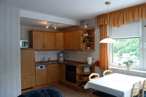 Comfort Apartment, 3 Bedrooms | Private kitchen | Fridge, microwave, oven, dishwasher - Holiday Home in the Centre of Willingen With View (Willingen)