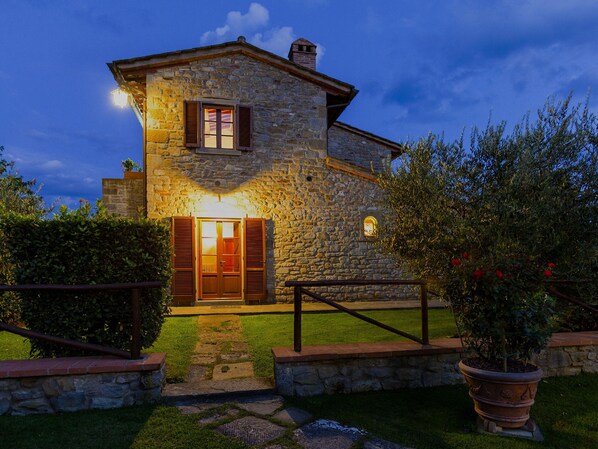 Classic Villa, 2 Bedrooms | Exterior - Agriturismo Near Cortona With Swimming Pool (Cortona)