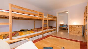 26 kamar tidur dan dilengkapi dengan perabotan berbeda-beda