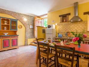 Classic House, 1 Bedroom | Dining