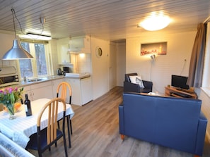 Living room - Completely Detached Bungalow in a Nature-filled Park by a Large fen (Stramproy)