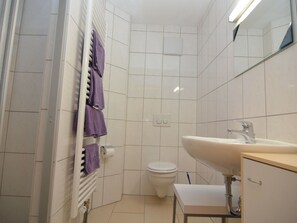 Departamento clásico, 1 habitación | Baño | Regadera 