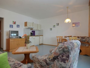 Comfort Apartment, 2 Bedrooms | Living room - Comfortable Apartments in Rotthalmunster (Rotthalmuenster)