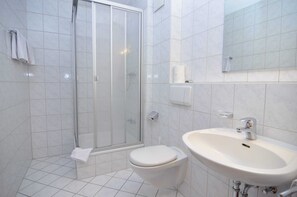 Shower - Comfortable Apartments in Rotthalmunster (Rotthalmuenster)