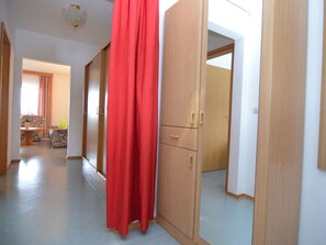 Apartamento conforto, 2 quartos | Parte interna