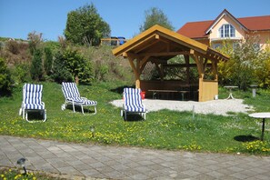 Elite Apartment, 2 Bedrooms | Garden