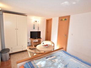 Classic Apartment, 1 Bedroom | Living room