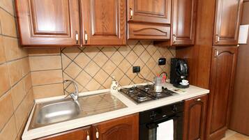 Villa Comfort, camere multiple | Cucina privata | Frigorifero, microonde, forno, lavastoviglie