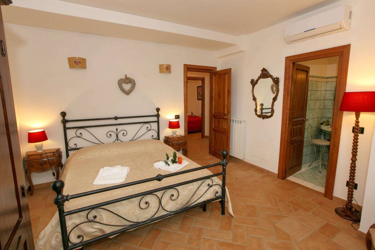 Villa Confort, plusieurs chambres | 13 chambres, ameublement unique, literie fournie
