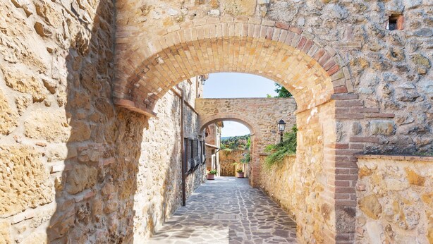 A narrow stone pathway flanked by old stone walls and an arched structure. - Lavish Holiday Home in Volterra With Pool (Volterra)