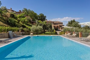 Maison classique, 2 chambres | Piscine | Piscine extérieure