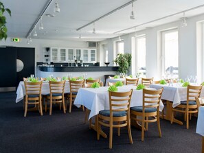 A restaurant with wooden chairs and tables, a bar area, and large windows. - 4 Person Holiday Home on a Holiday Park in Glesborg (Glesborg)