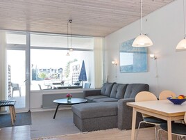 Classic Apartment, 2 Bedrooms | Interior