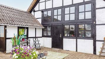 Casa clásica, 2 habitaciones | Restaurante al aire libre