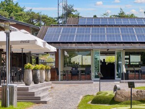 Outdoor dining - 6 Person Holiday Home on a Holiday Park in Hanstholm (Hanstholm)