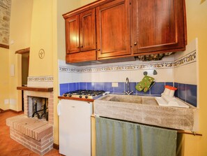 Comfort House, 1 Bedroom | Private kitchen