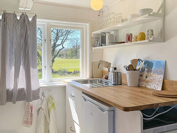 Classic House, 1 Bedroom | Private kitchen | Fridge, oven, coffee/tea maker