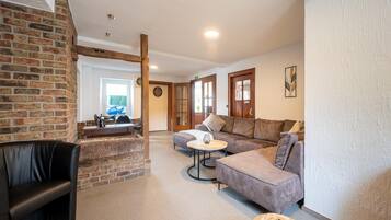 Classic House, Multiple Bedrooms | Living room