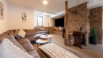 Comfort House, Multiple Bedrooms | Living room