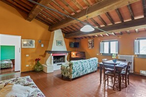 Comfort Apartment, 3 Bedrooms | Living room - Rustic Holiday Home in Citta di Castello With Swimming Pool (Città di Castello)
