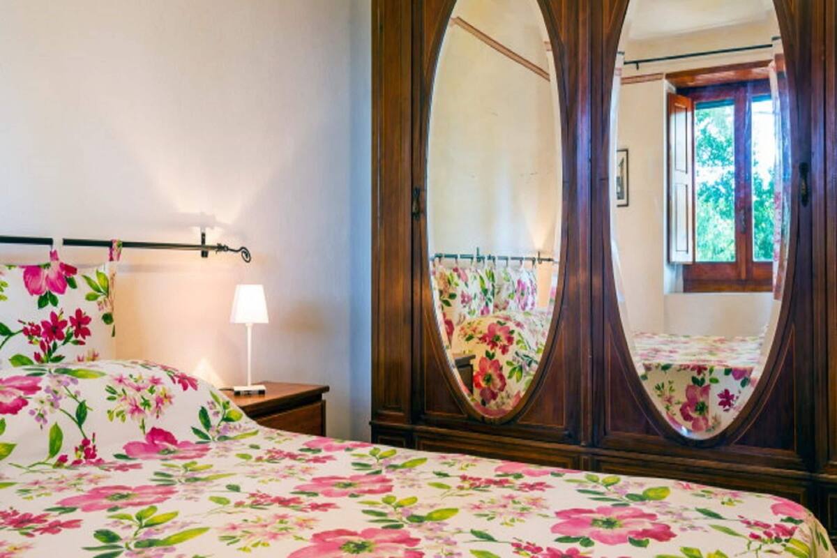 14 bedrooms, individually furnished, bed sheets