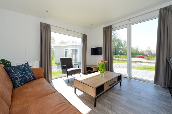 Classic Chalet, 3 Bedrooms | Living room
