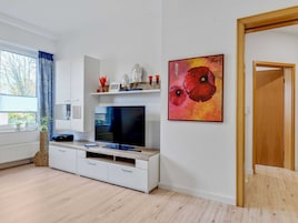 Classic Apartment, 4 Bedrooms | Living room