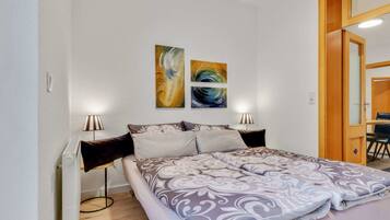 8 habitaciones, muebles diferentes y ropa de cama