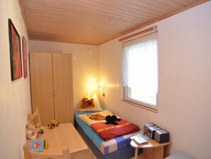 7 dormitorios, mobiliario individual, ropa de cama