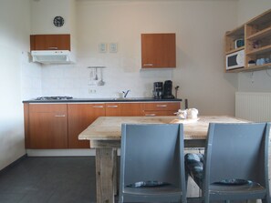 Comfort House, 2 Bedrooms | Private kitchen