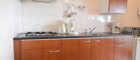 Casa clásica, 2 habitaciones | Cocina privada | Refrigerador, microondas, horno y lavavajillas