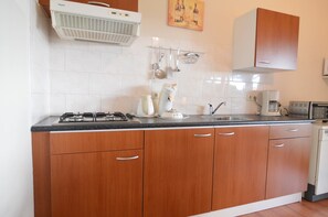 Casa clásica, 2 habitaciones | Cocina privada | Frigorífico, microondas, horno y lavavajillas
