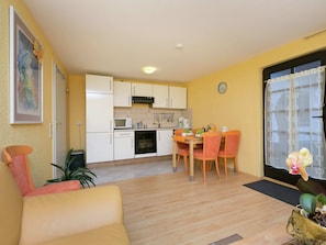 Comfort Apartment, 3 Bedrooms | Private kitchen - A Modern Apartment in the Hunsruck Region's Romantic Drohn Valley (Merschbach)