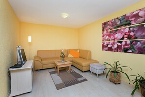 Living room - A Modern Apartment in the Hunsruck Region's Romantic Drohn Valley (Merschbach)