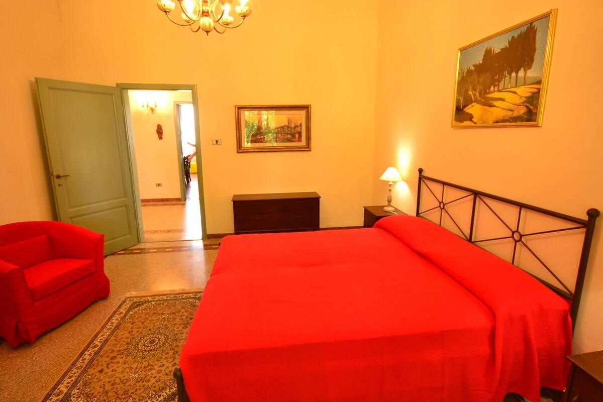 Vila clássica, vários quartos | 14 quartos, individualmente mobiliados, roupa de cama