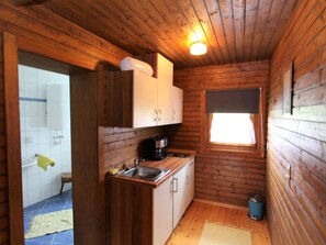 Fridge, coffee/tea maker