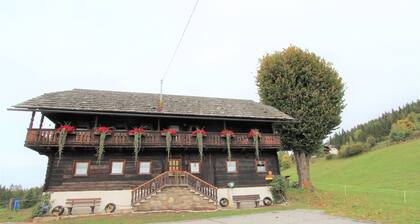 Characterful old Farmhouse With 4 Apartments in Fresach / Carinthia With Garden