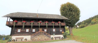 Characterful old Farmhouse With 4 Apartments in Fresach / Carinthia With Garden