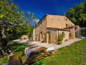 Exterior - Graceful Holiday Home in Acqualagna With Swimming Pool (Acqualagna)