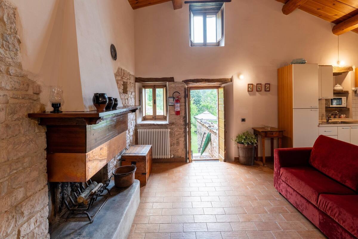 8 habitaciones, muebles diferentes y tabla de planchar con plancha