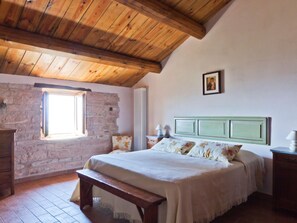 8 bedrooms, individually furnished, iron/ironing board, bed sheets - Graceful Holiday Home in Acqualagna With Swimming Pool (Acqualagna)