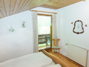 Comfort Apartment, 3 Bedrooms | 16 bedrooms, individually furnished, bed sheets - Pleasant Apartment in Ruhpolding With Swimming Pool (Ruhpolding)
